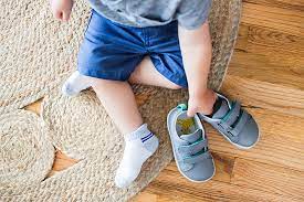 When to Put Shoes On Baby 